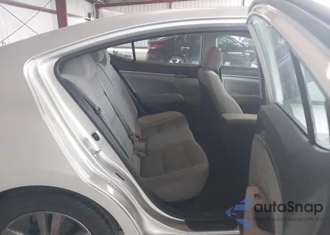 2017 Hyundai Elantra Se z USA, uszkodzony, nr VIN 5NPD84LF8HH117857